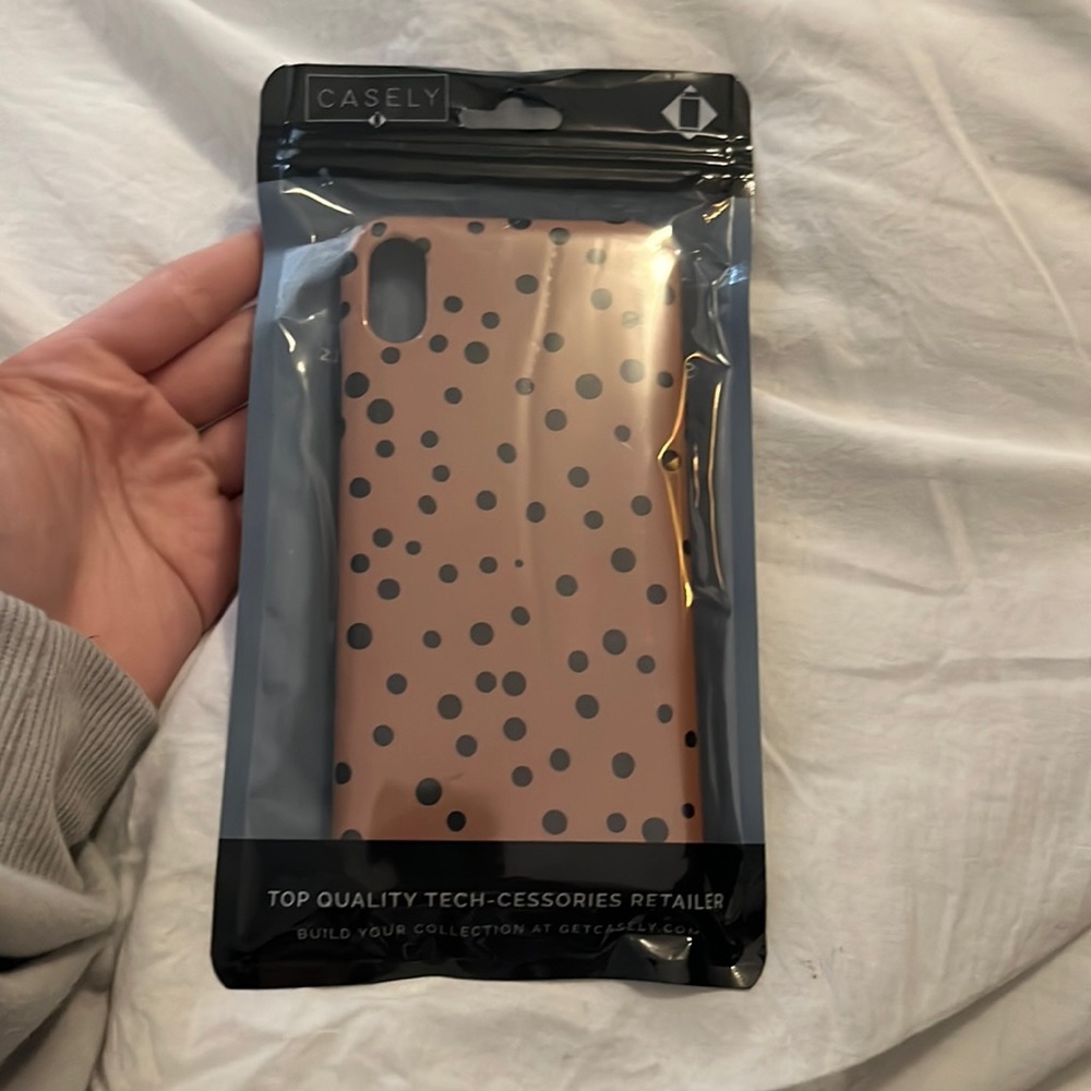 Polkadot iPhone XS max phone case.